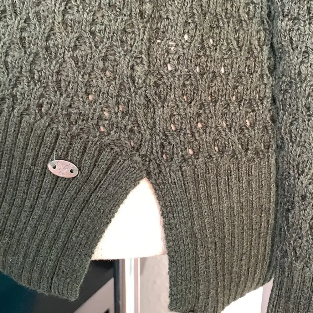 AEO v neck long sleeve knit sweater sz small